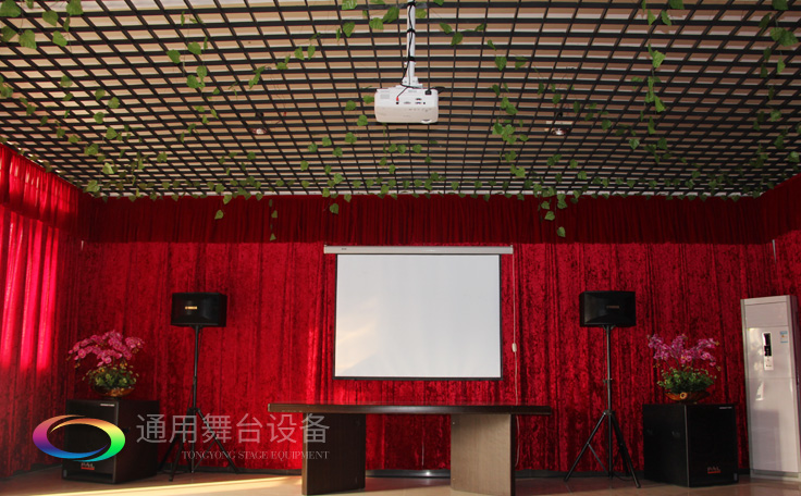 提升舞臺演出效果！舞臺幕布顏色搭配常用色——紅、黃、墨綠三原色
