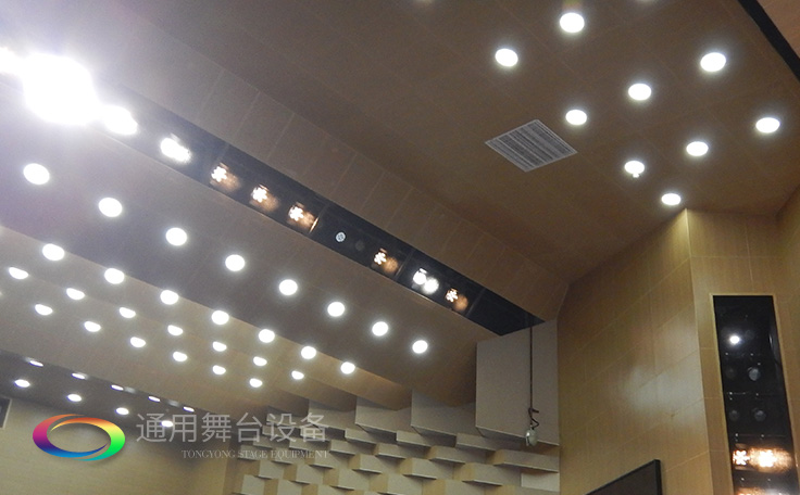科學(xué)計(jì)劃工期、合理交叉施工，保質(zhì)保量順利完成工程的交付！通用舞臺(tái)阻燃幕布承接羊城廣州培英中學(xué)報(bào)告廳項(xiàng)目！