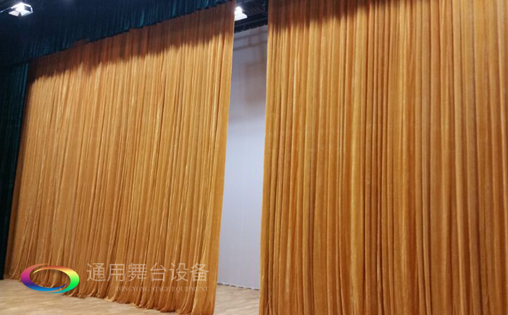 大幕類型、開啟方式！泰州舞臺大幕廠家——通用舞臺幕布，主要用于演出開始、結(jié)束的舞臺啟閉,有時也用作場幕使用