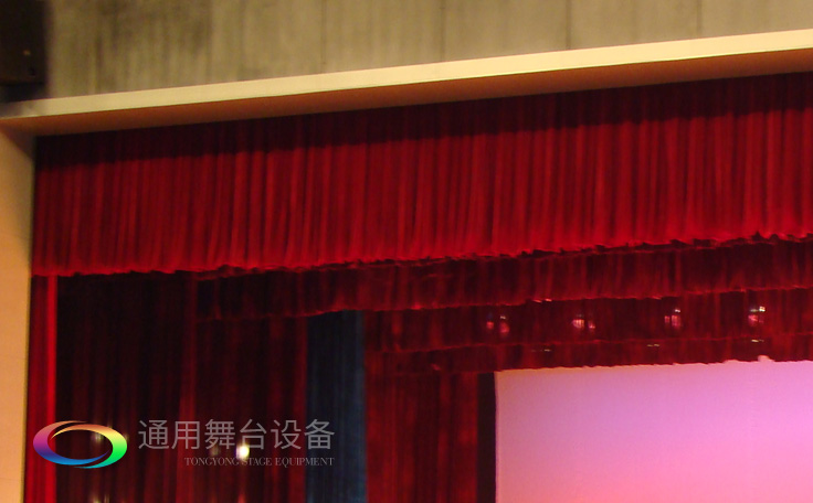 舞臺劇場布置一套完整的舞臺阻燃幕布需要幾層？
