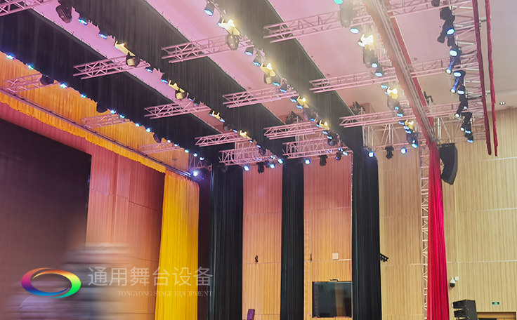 專業(yè)品質(zhì)、極具性價(jià)比舞臺(tái)阻燃幕布 優(yōu)選通用舞臺(tái)