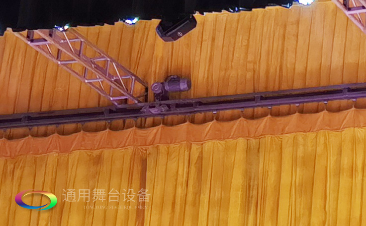 舞臺(tái)阻燃幕布除了有效阻燃，還有哪些作用性能？