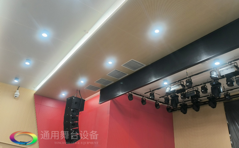 高顏值+實(shí)力派！通用舞臺(tái)幕布成功打造某中學(xué)智慧化多功能報(bào)告廳項(xiàng)目