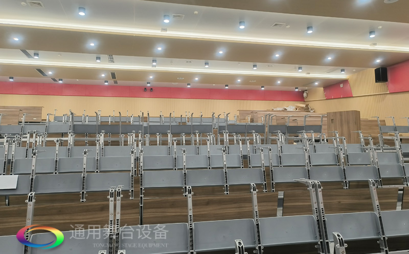 高顏值+實(shí)力派！通用舞臺(tái)幕布成功打造某中學(xué)智慧化多功能報(bào)告廳項(xiàng)目
