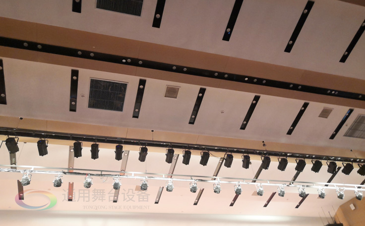 南京某國企禮堂舞臺系統(tǒng)分項(xiàng)工程通過質(zhì)量驗(yàn)收 涉及舞臺吊桿、舞臺燈光等項(xiàng)目 現(xiàn)已投入使用