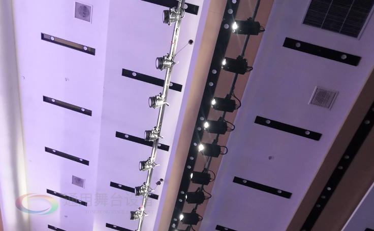 南京某國企禮堂舞臺系統(tǒng)分項(xiàng)工程通過質(zhì)量驗(yàn)收 涉及舞臺吊桿、舞臺燈光等項(xiàng)目 現(xiàn)已投入使用