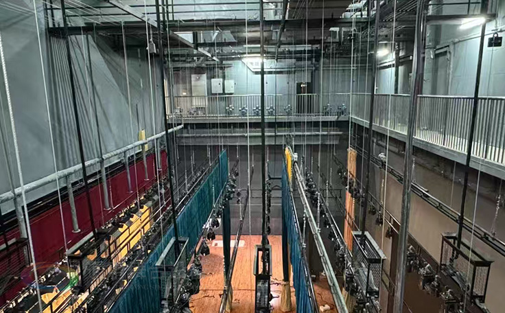 戴南文化藝術(shù)中心舞臺(tái)機(jī)械 舞臺(tái)吊桿 舞臺(tái)阻燃幕布項(xiàng)目 助力本地文化演出升級(jí)，為觀眾帶來(lái)更優(yōu)質(zhì)的視聽體驗(yàn)！