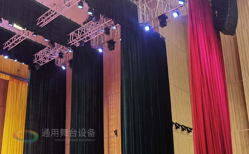 舞臺幕布怎么選？不同場景舞臺幕布選型與配置方案解析